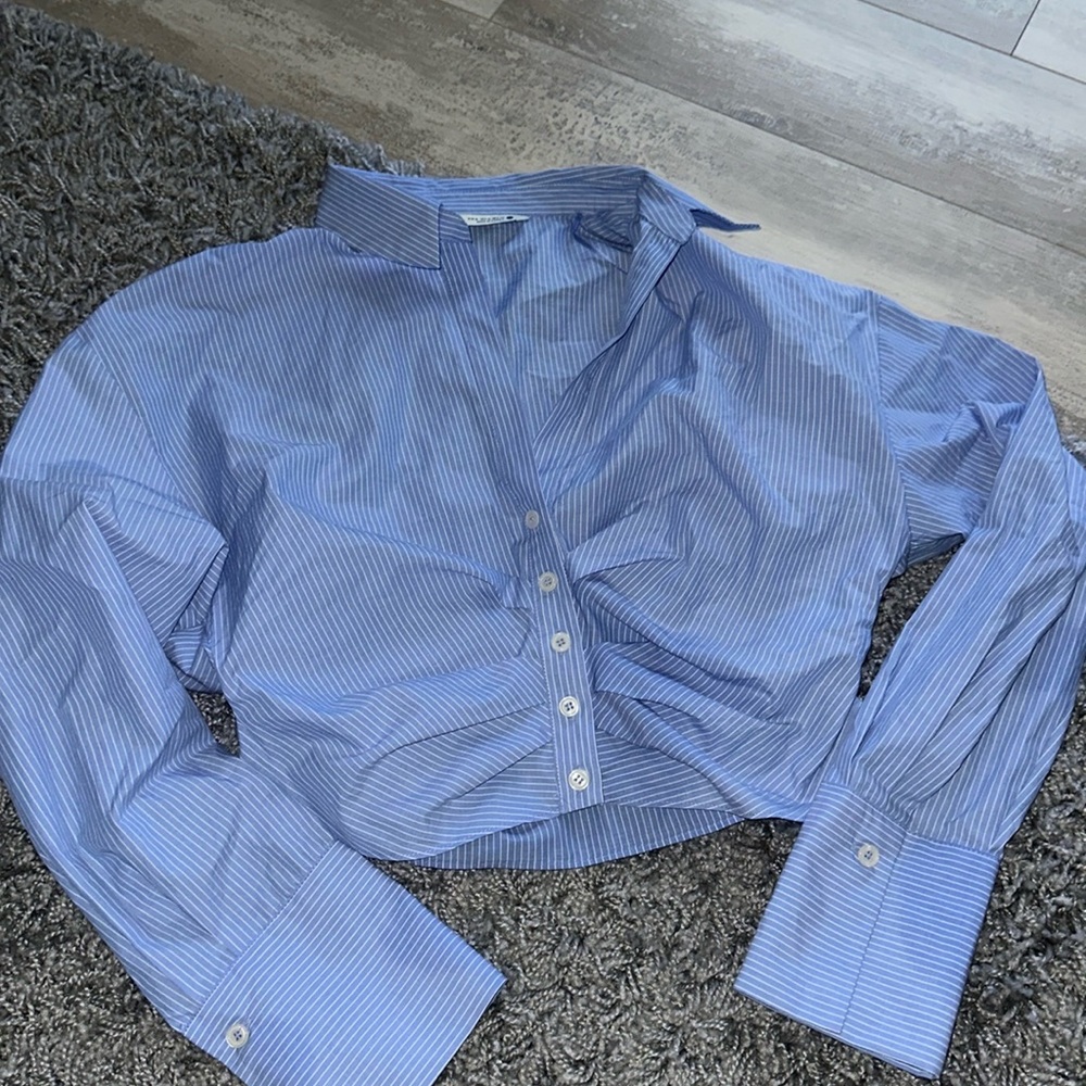 Nwot cropped blue and white striped button up